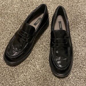 NWOB Women’s Vince Shiny Black Loafers